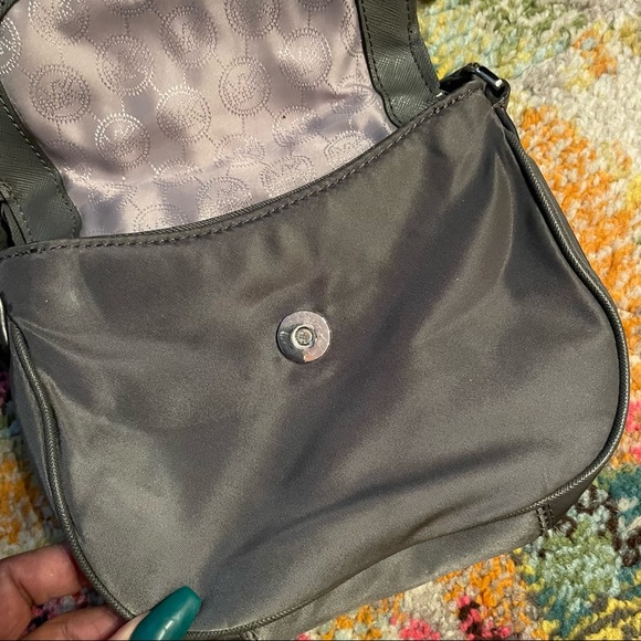 MICHAEL KORS GREY CROSSBODY 12LxD10xW5/ Strap 50 - Picture 5 of 10
